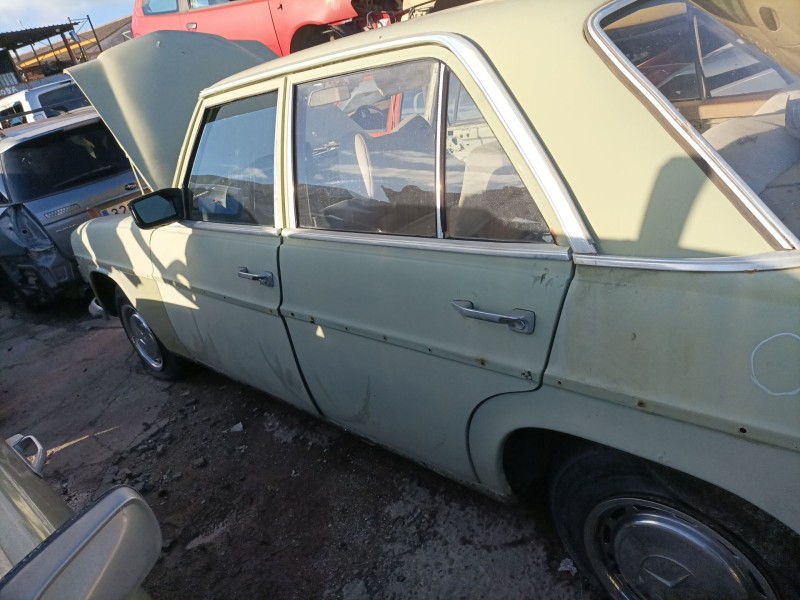 mercedes-benz clase e (w114/w115) berlina del año 1982