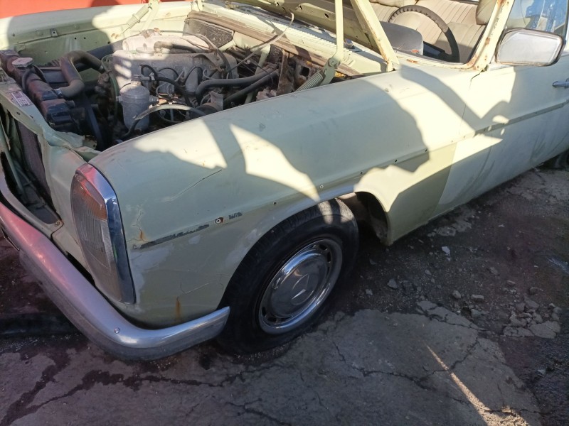 mercedes-benz clase e (w114/w115) berlina del año 1982