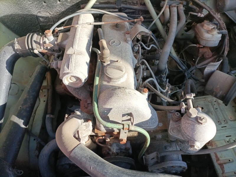 mercedes-benz clase e (w114/w115) berlina del año 1982