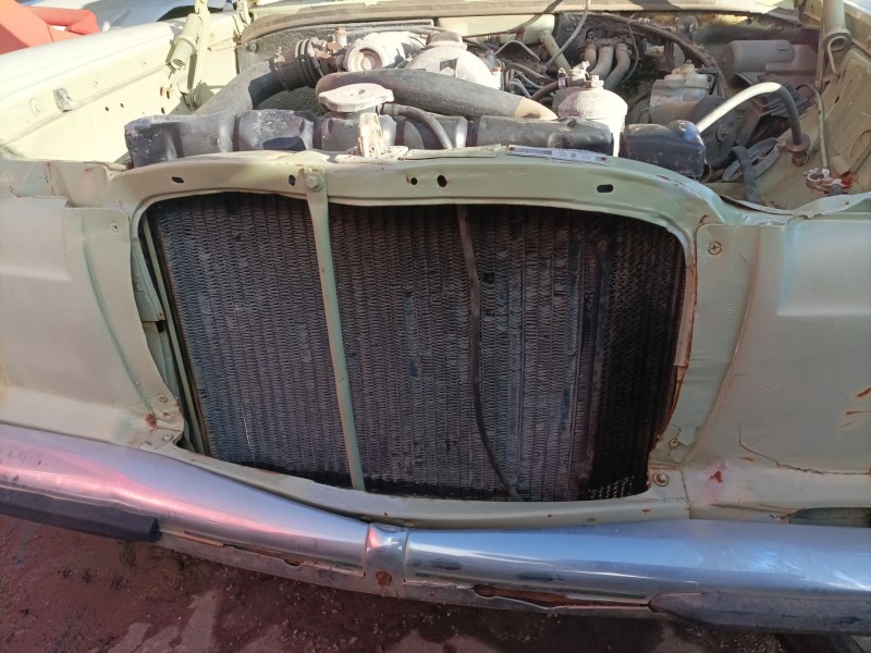 mercedes-benz clase e (w114/w115) berlina del año 1982