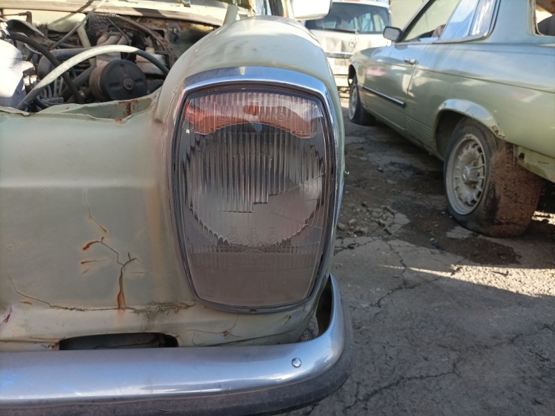 mercedes-benz clase e (w114/w115) berlina del año 1982