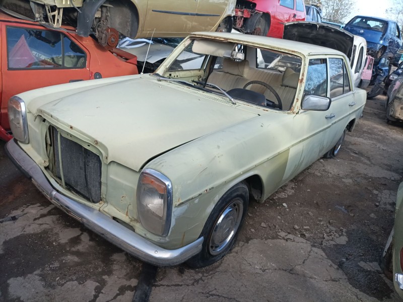 mercedes-benz clase e (w114/w115) berlina del año 1982