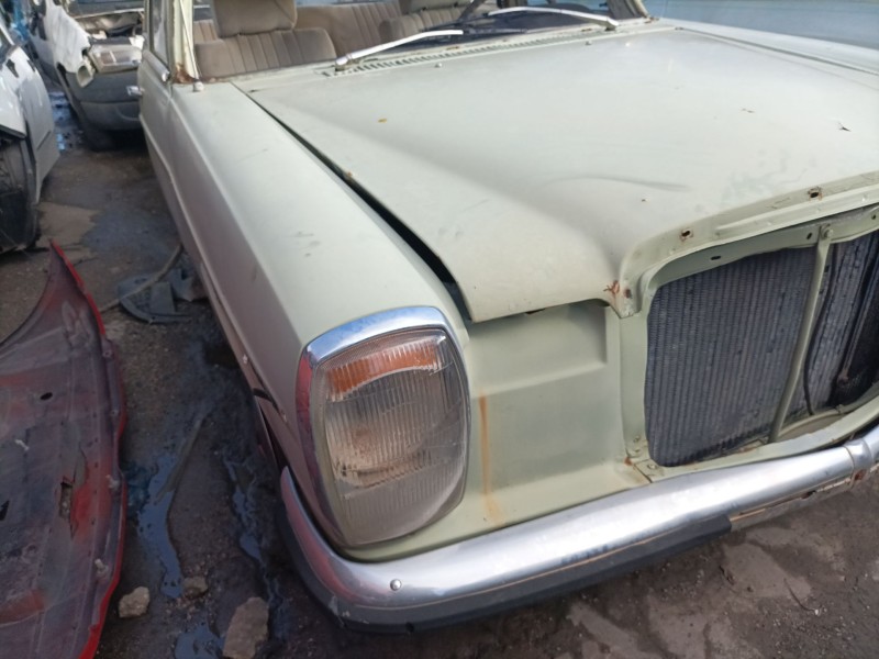 mercedes-benz clase e (w114/w115) berlina del año 1982