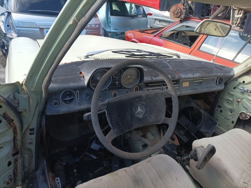 mercedes-benz clase e (w114/w115) berlina del año 1982