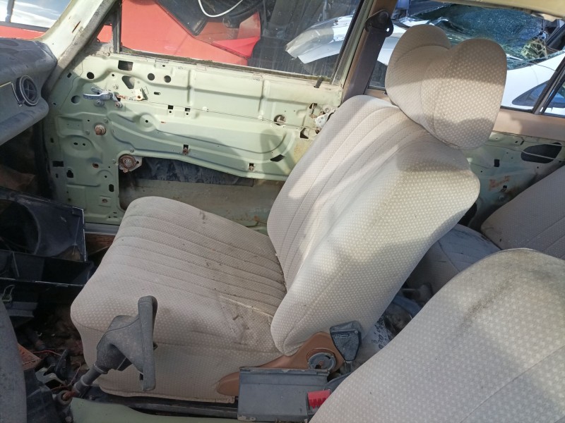 mercedes-benz clase e (w114/w115) berlina del año 1982