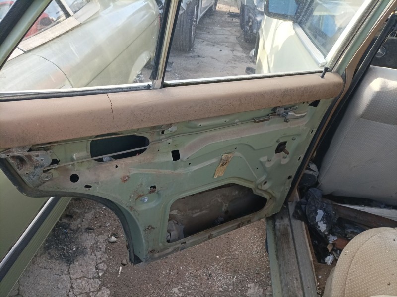 mercedes-benz clase e (w114/w115) berlina del año 1982