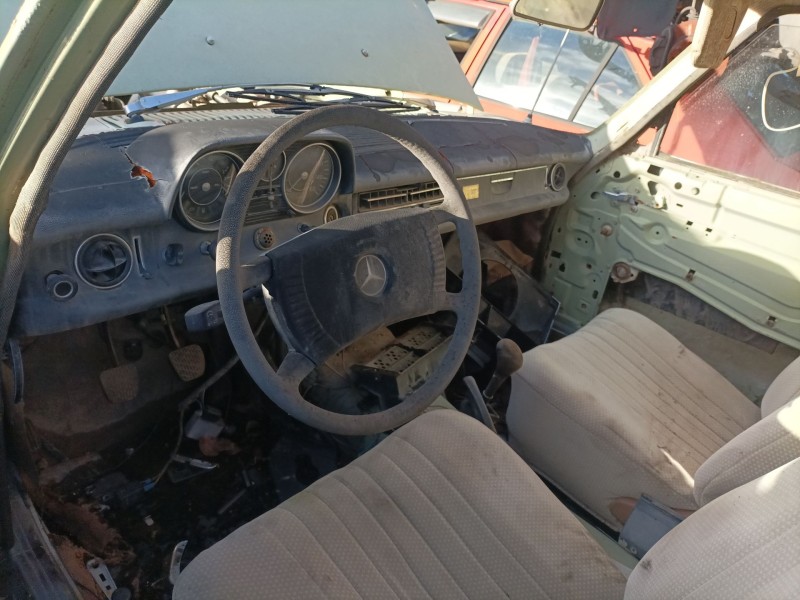 mercedes-benz clase e (w114/w115) berlina del año 1982