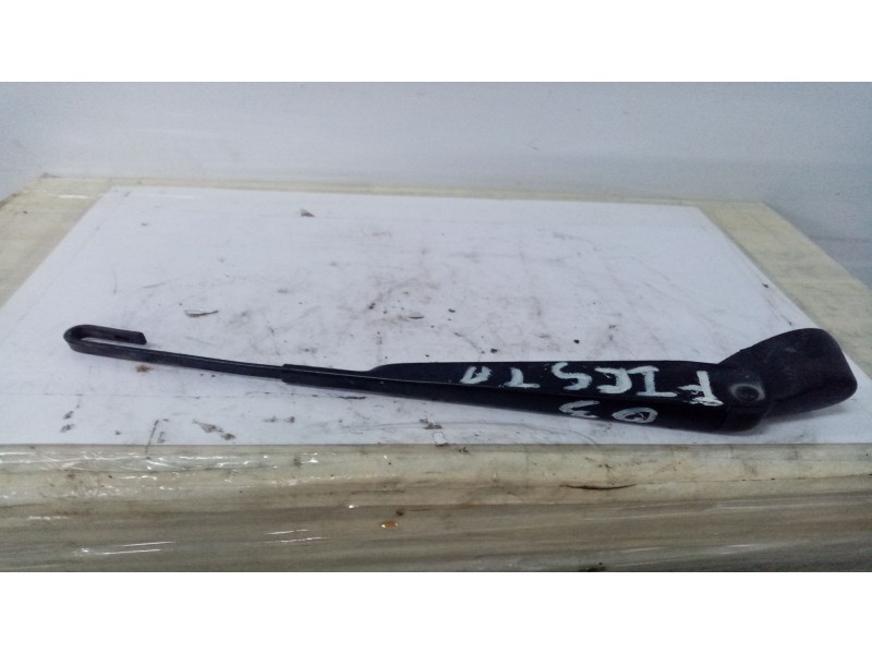 Recambio de brazo limpia trasero para ford fiesta (cbk) referencia OEM IAM    Recambio de brazo limpia trasero para ford fiesta (cbk) referencia OEM IAM