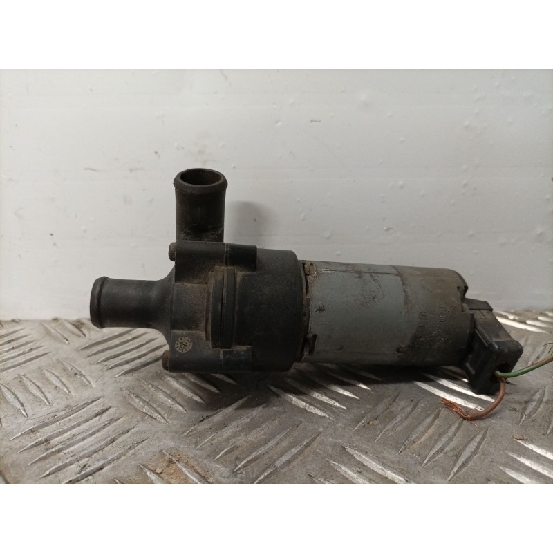 Recambio de bomba agua para mercedes-benz vito (w638) combi 2.3 diesel referencia OEM IAM 0392020026  