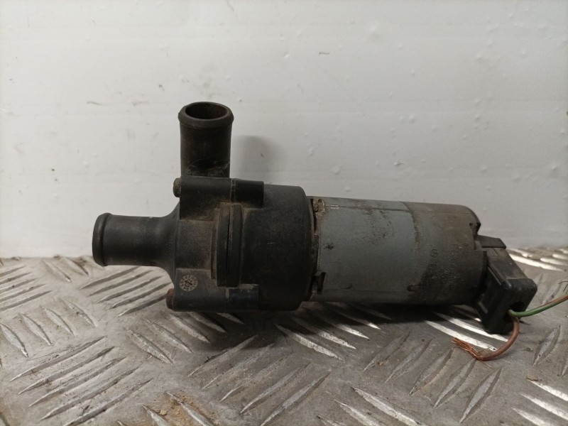 Recambio de bomba agua para mercedes-benz vito (w638) combi 2.3 diesel referencia OEM IAM 0392020026  