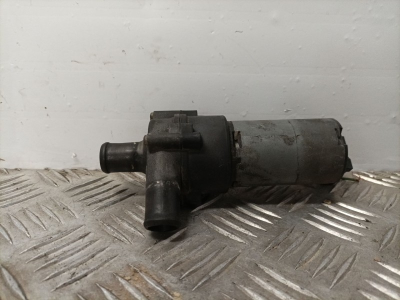 Recambio de bomba agua para mercedes-benz vito (w638) combi 2.3 diesel referencia OEM IAM 0392020026  