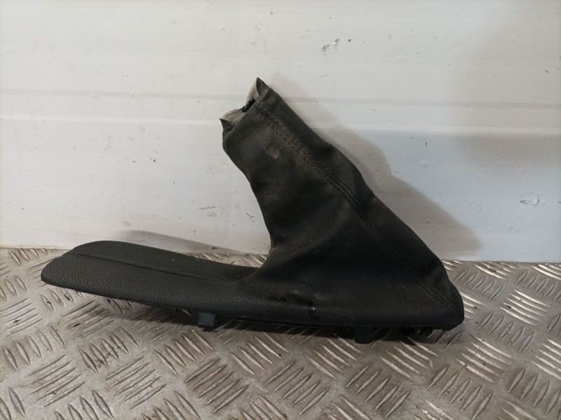 Recambio de guarnecido palanca freno mano para bmw 1 (e87) 118 d referencia OEM IAM   