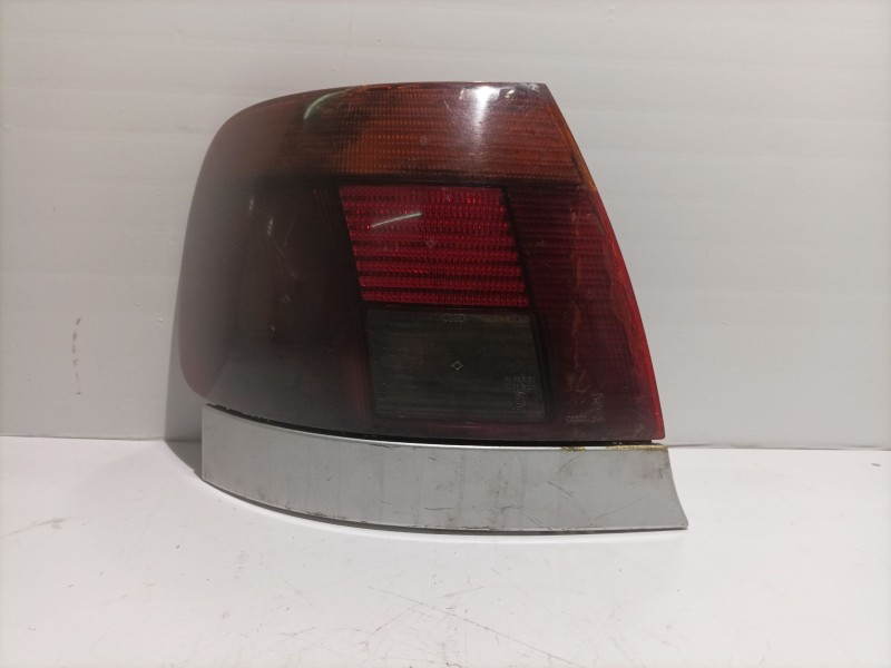 Recambio de piloto trasero izquierdo para audi a4 berlina (b5) 1.9 tdi referencia OEM IAM   