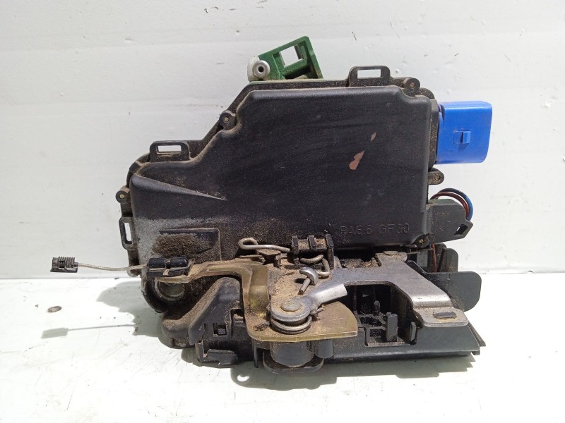 Recambio de cerradura puerta delantera derecha para volkswagen polo (9n1) 1.2 12v referencia OEM IAM 5K1837016B  