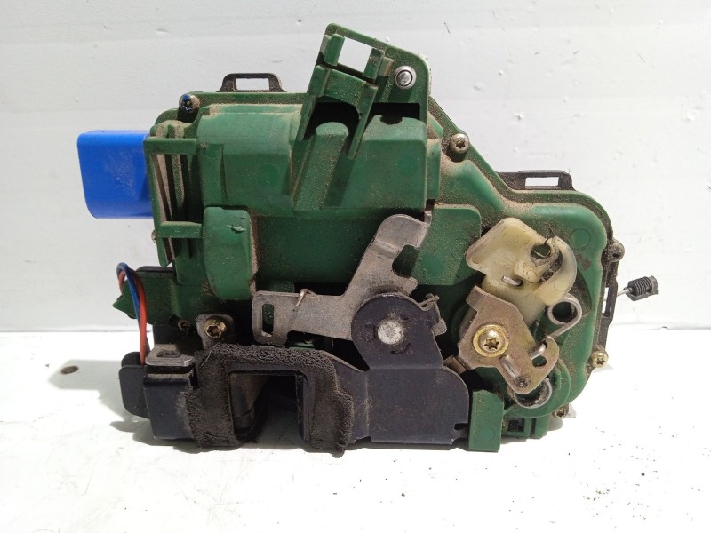 Recambio de cerradura puerta delantera derecha para volkswagen polo (9n1) 1.2 12v referencia OEM IAM 5K1837016B  