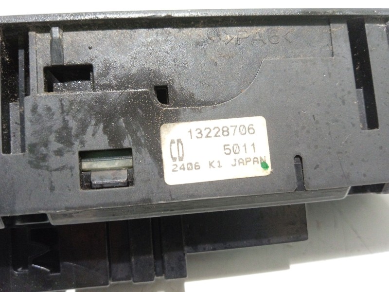 Recambio de mando elevalunas delantero izquierdo para opel zafira b 1.9 cdti referencia OEM IAM 13228706  