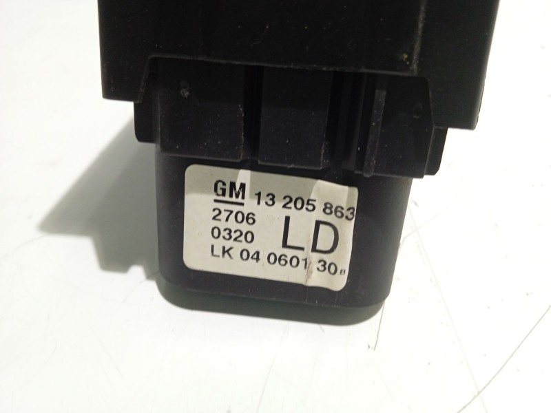 Recambio de mando luces para opel zafira b 1.9 cdti referencia OEM IAM 13205863  