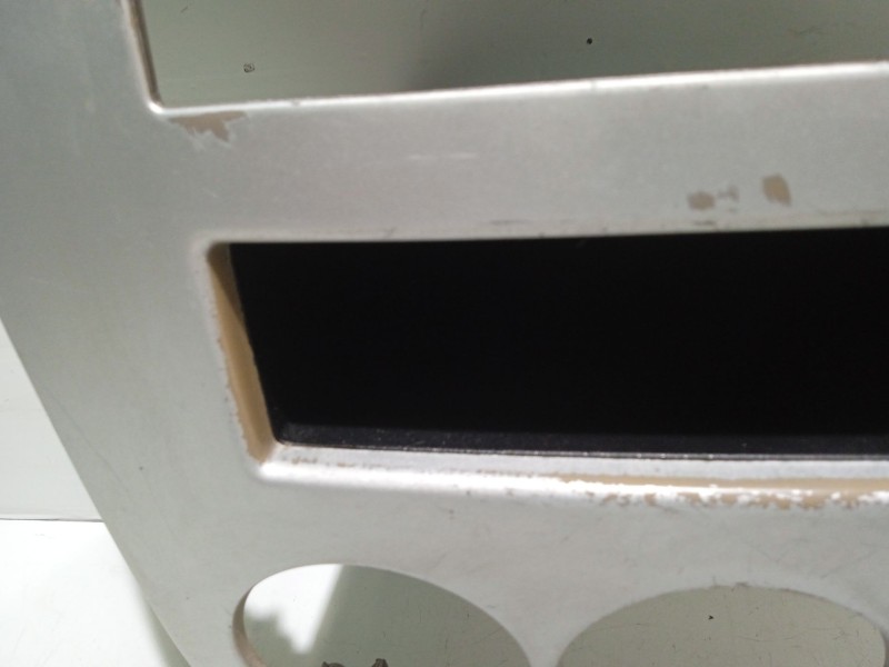 Recambio de mascara central de salpicadero para dodge caliber 2.0 crd referencia OEM IAM 0YD501Z2AD  