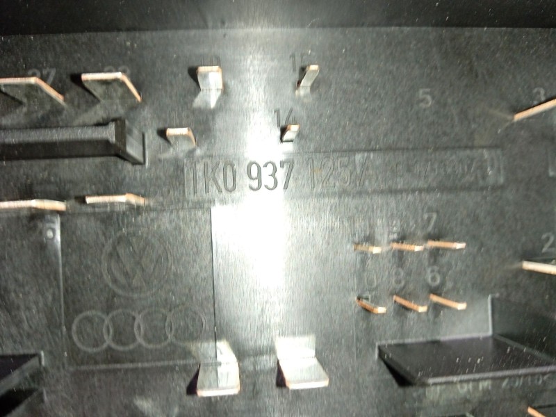 Recambio de caja reles / fusibles para audi a3 (8p1) 2.0 tdi 16v referencia OEM IAM 1K0937125  