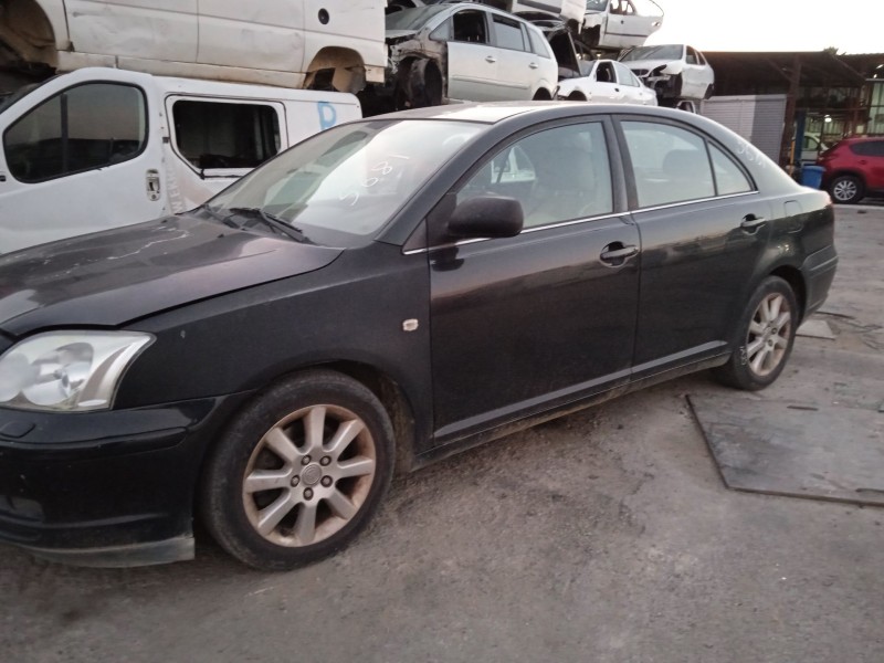 toyota avensis sedán (_t25_) del año 2005