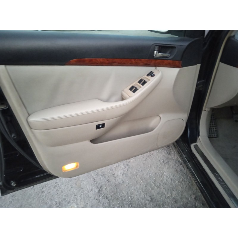 toyota avensis sedán (_t25_) del año 2005