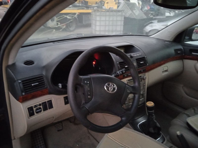 toyota avensis sedán (_t25_) del año 2005