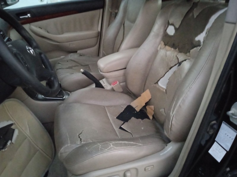 toyota avensis sedán (_t25_) del año 2005