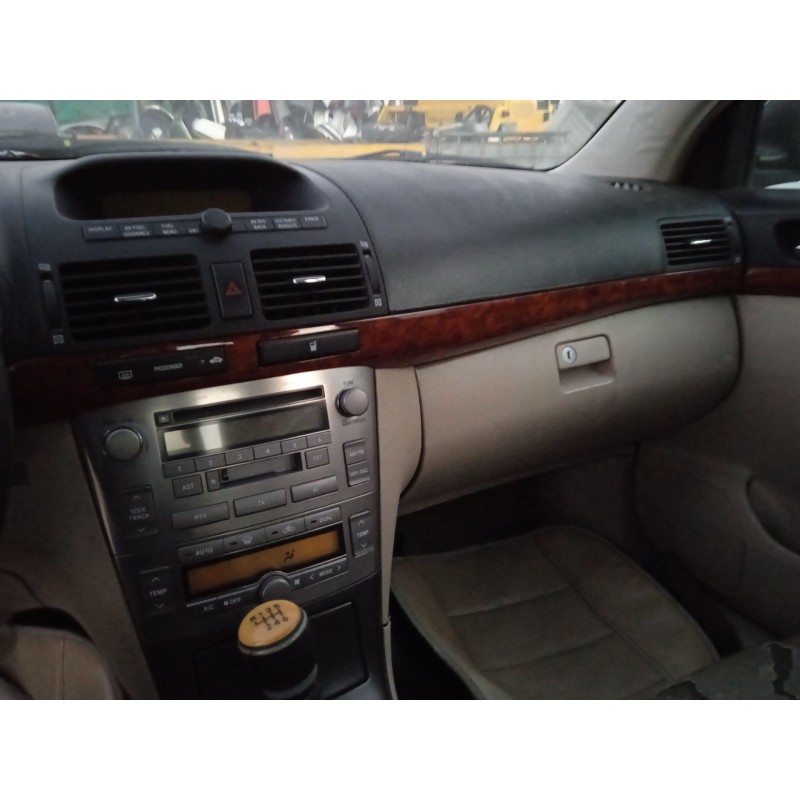 toyota avensis sedán (_t25_) del año 2005