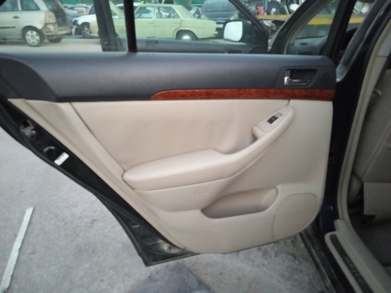 toyota avensis sedán (_t25_) del año 2005