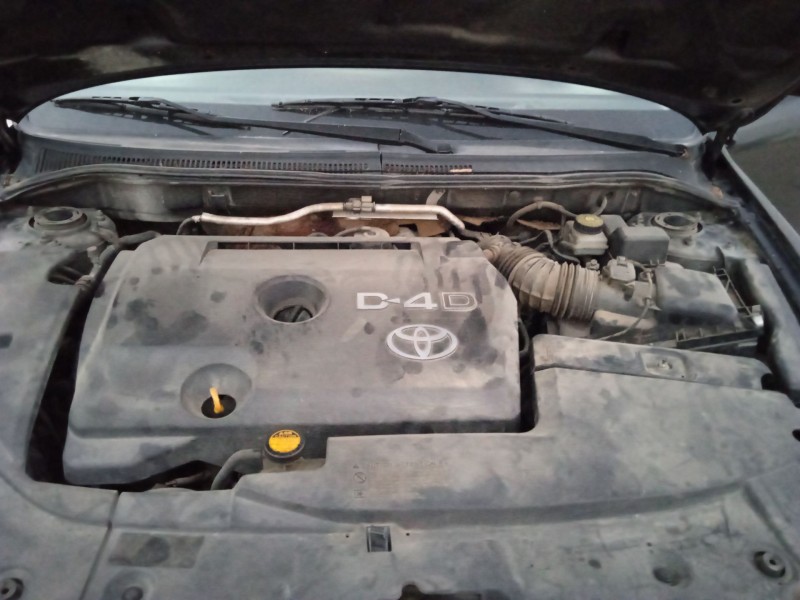 toyota avensis sedán (_t25_) del año 2005