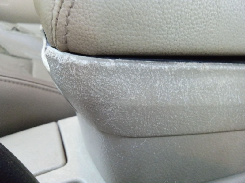 Recambio de apoyabrazos central para toyota avensis sedán (_t25_) 2.2 d-4d (adt251_) referencia OEM IAM 5892305020  