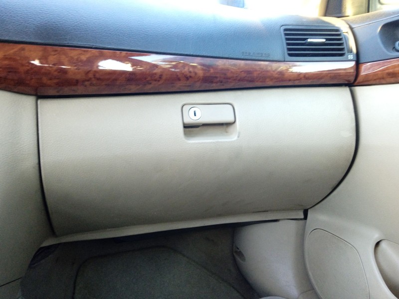 Recambio de guantera para toyota avensis sedán (_t25_) 2.2 d-4d (adt251_) referencia OEM IAM 5555005070  