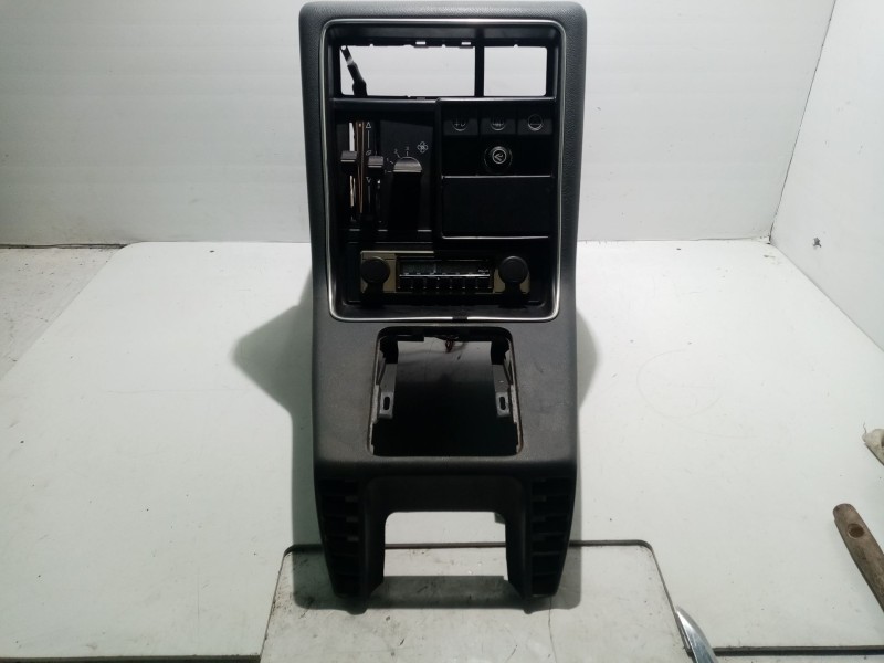 Recambio de consola central para renault r9 referencia OEM IAM 77006846756 A26106723R 