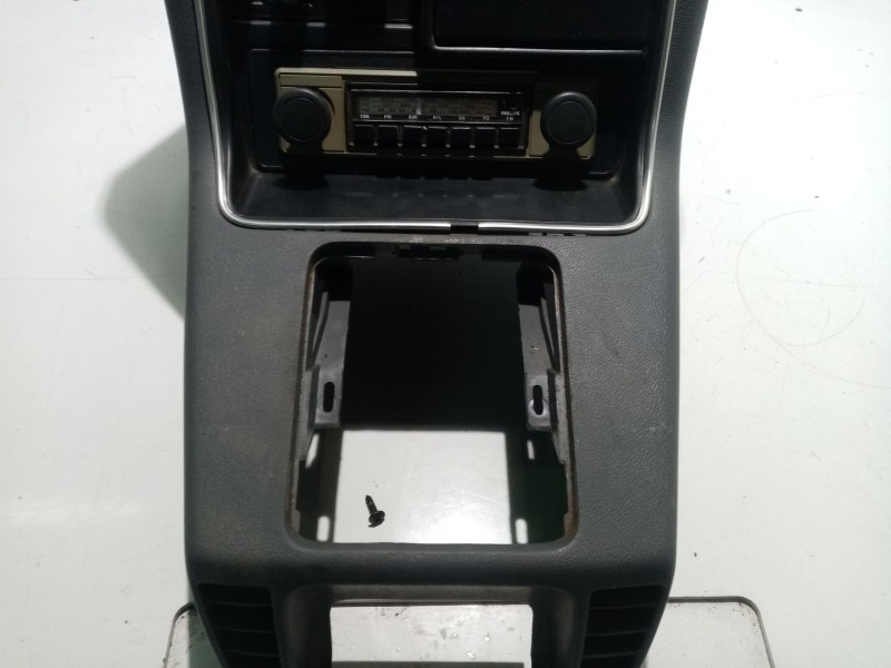 Recambio de consola central para renault r9 referencia OEM IAM 77006846756 A26106723R 