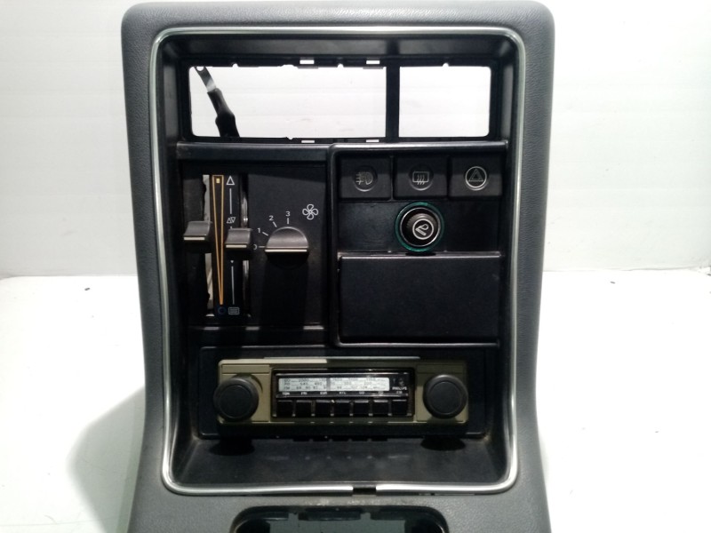 Recambio de consola central para renault r9 referencia OEM IAM 77006846756 A26106723R 