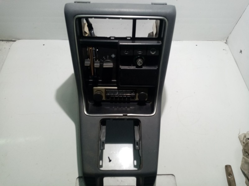 Recambio de consola central para renault r9 referencia OEM IAM 77006846756 A26106723R 