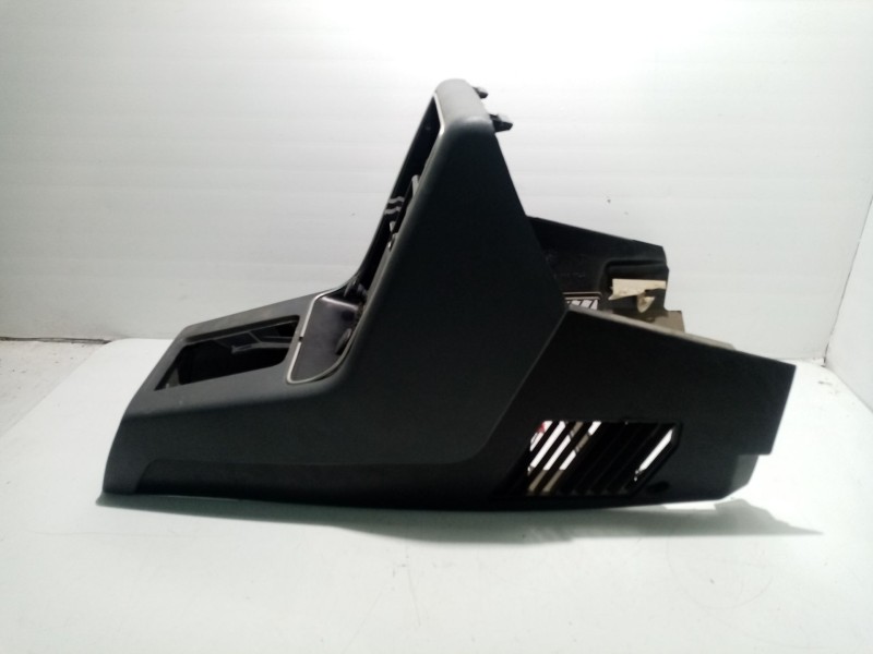 Recambio de consola central para renault r9 referencia OEM IAM 77006846756 A26106723R 