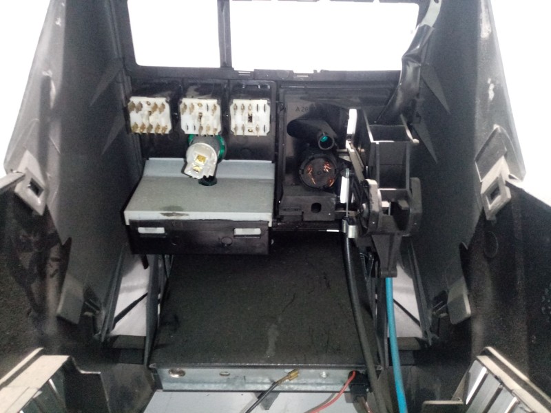 Recambio de consola central para renault r9 referencia OEM IAM 77006846756 A26106723R 