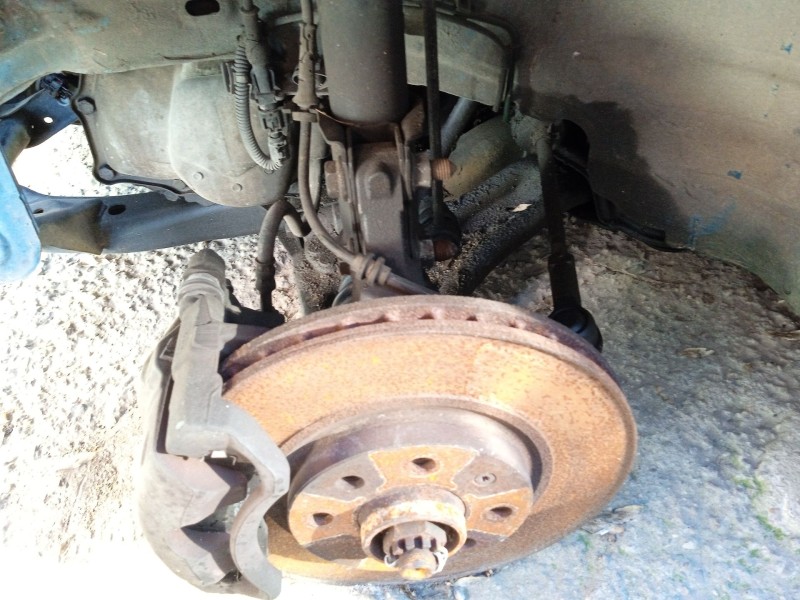 Recambio de mangueta delantera izquierda para opel tigra twintop (x04) 1.4 (r97) referencia OEM IAM 13154317  