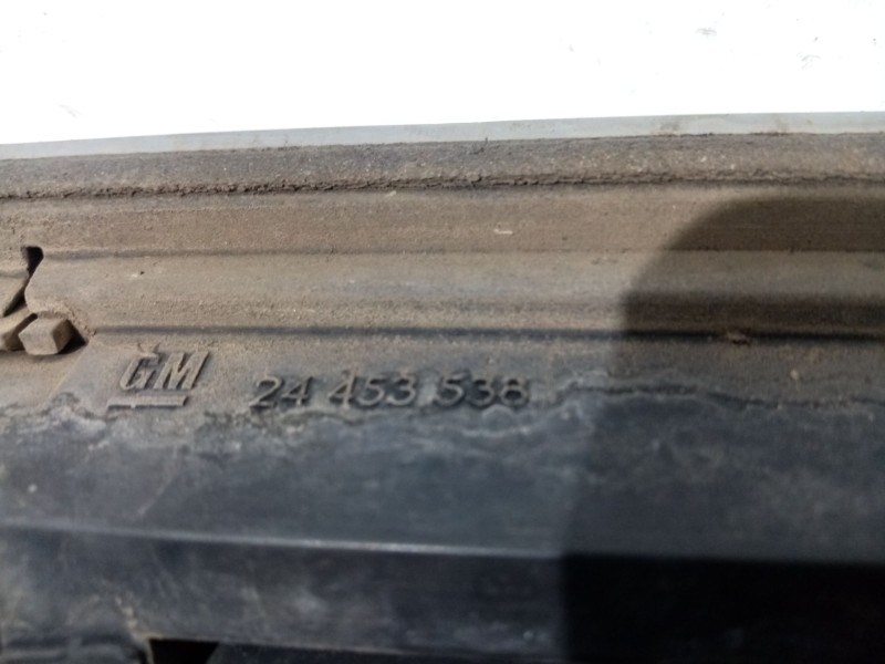 Recambio de rejilla delantera para opel zafira a referencia OEM IAM 24453538 1400664 