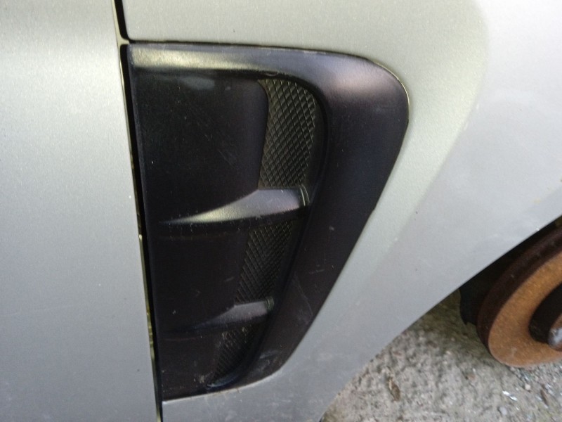 Recambio de aleta delantera derecha para hyundai coupe ii (gk) 1.6 16v referencia OEM IAM 663202C030  