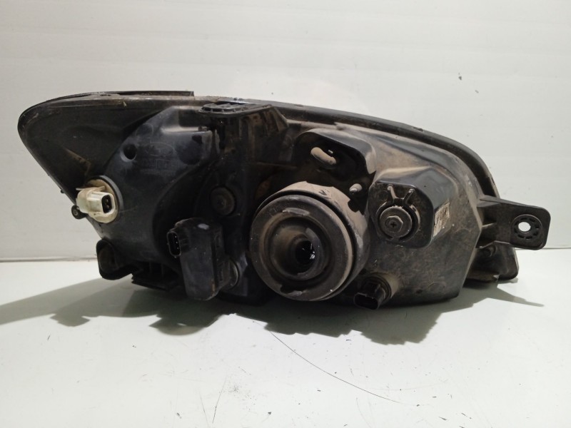 Recambio de faro izquierdo para hyundai getz (tb) 1.3 referencia OEM IAM 921101C010  