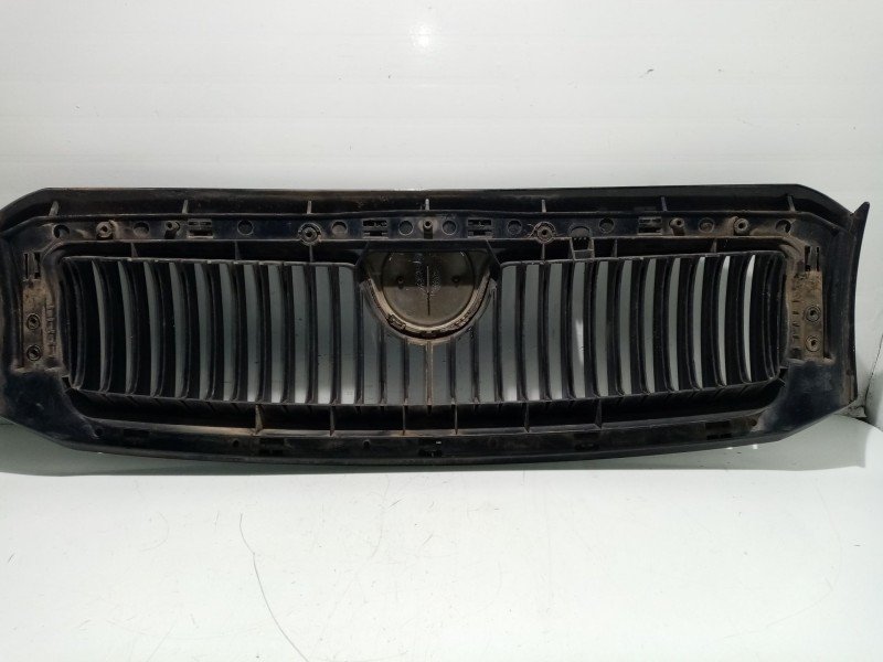 Recambio de rejilla delantera para skoda fabia i combi (6y5) 1.9 tdi referencia OEM IAM 6Y085366801C  