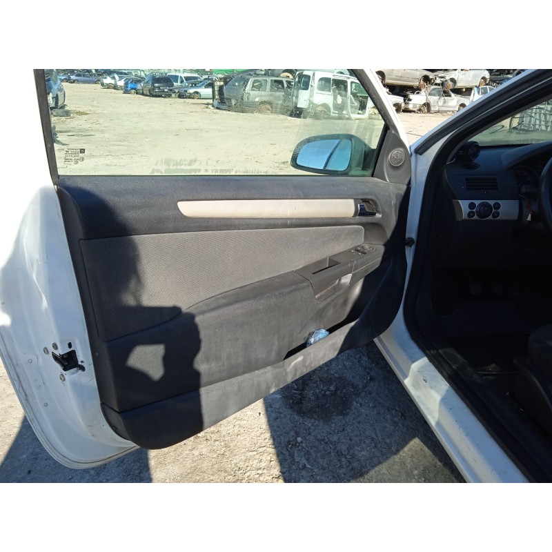 opel astra h gtc (a04) del año 2007