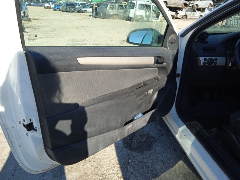 opel astra h gtc (a04) del año 2007