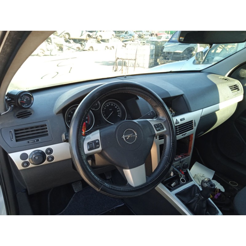 opel astra h gtc (a04) del año 2007