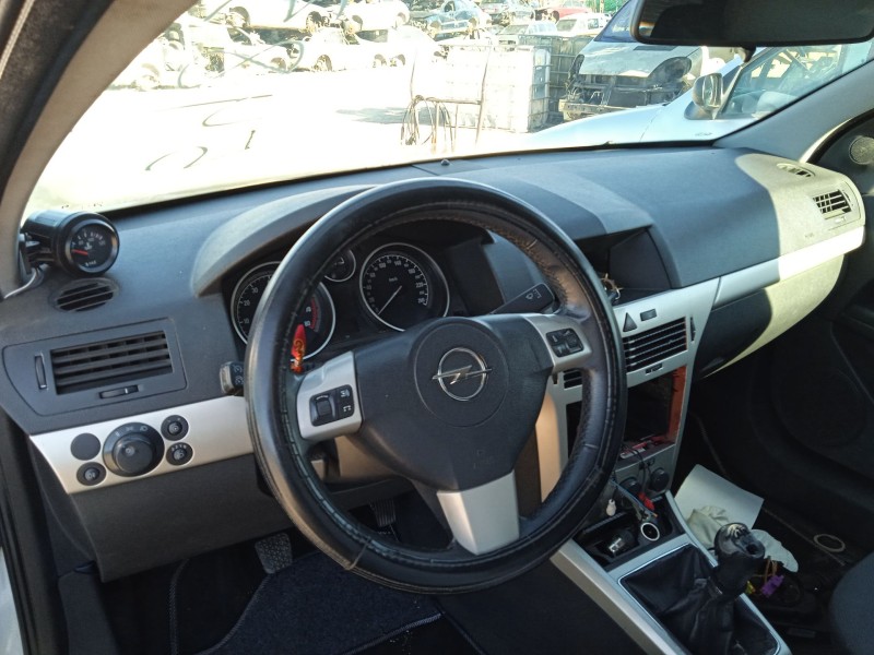 opel astra h gtc (a04) del año 2007