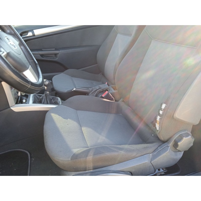 opel astra h gtc (a04) del año 2007