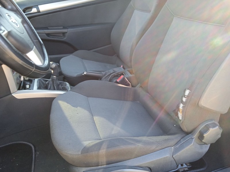 opel astra h gtc (a04) del año 2007