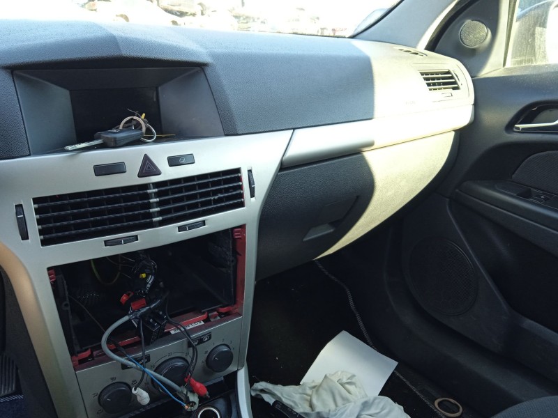 opel astra h gtc (a04) del año 2007